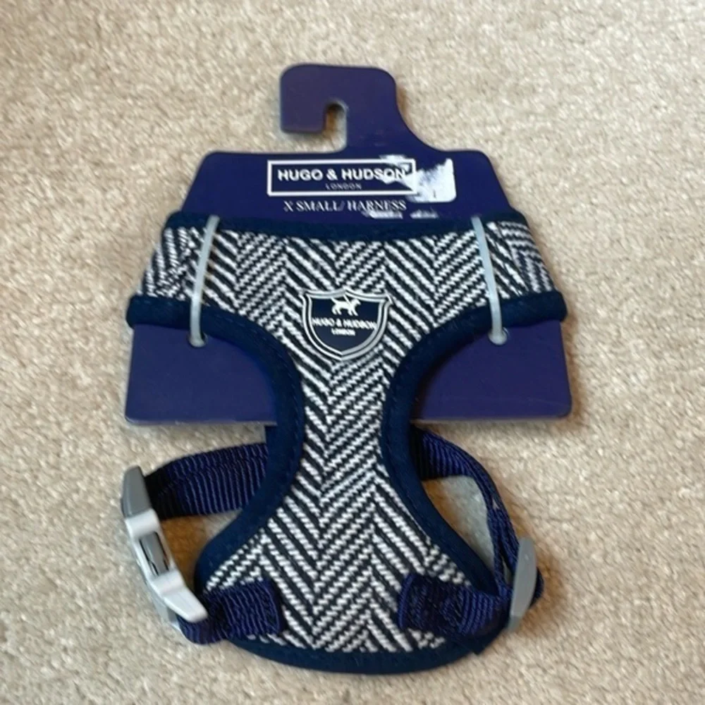 🎪NWT Hugo & Hudson navy, and white tweed harness